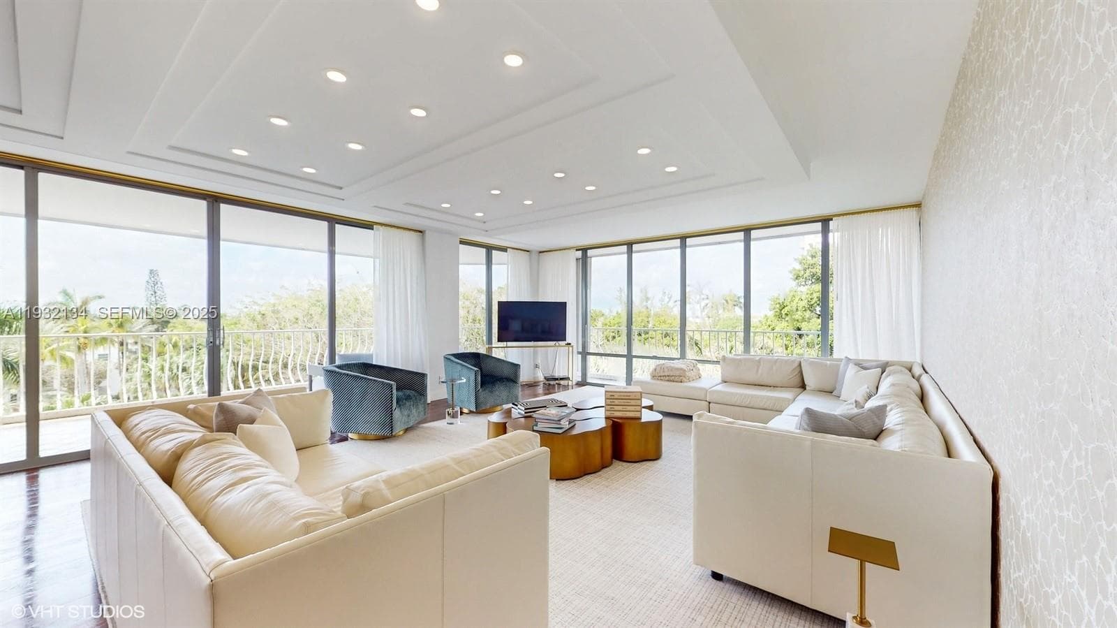 10155 Collins Ave 3