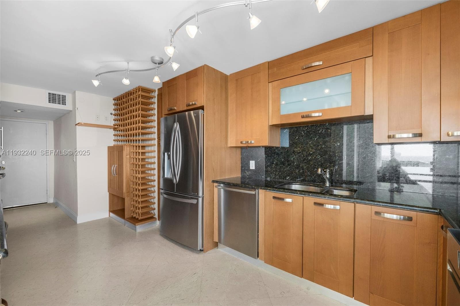881 Ocean Dr 20A photo 14