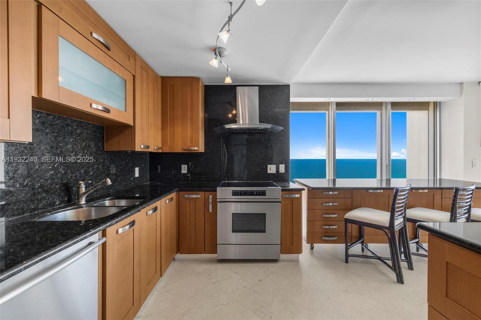 881 Ocean Dr 20A photo 11