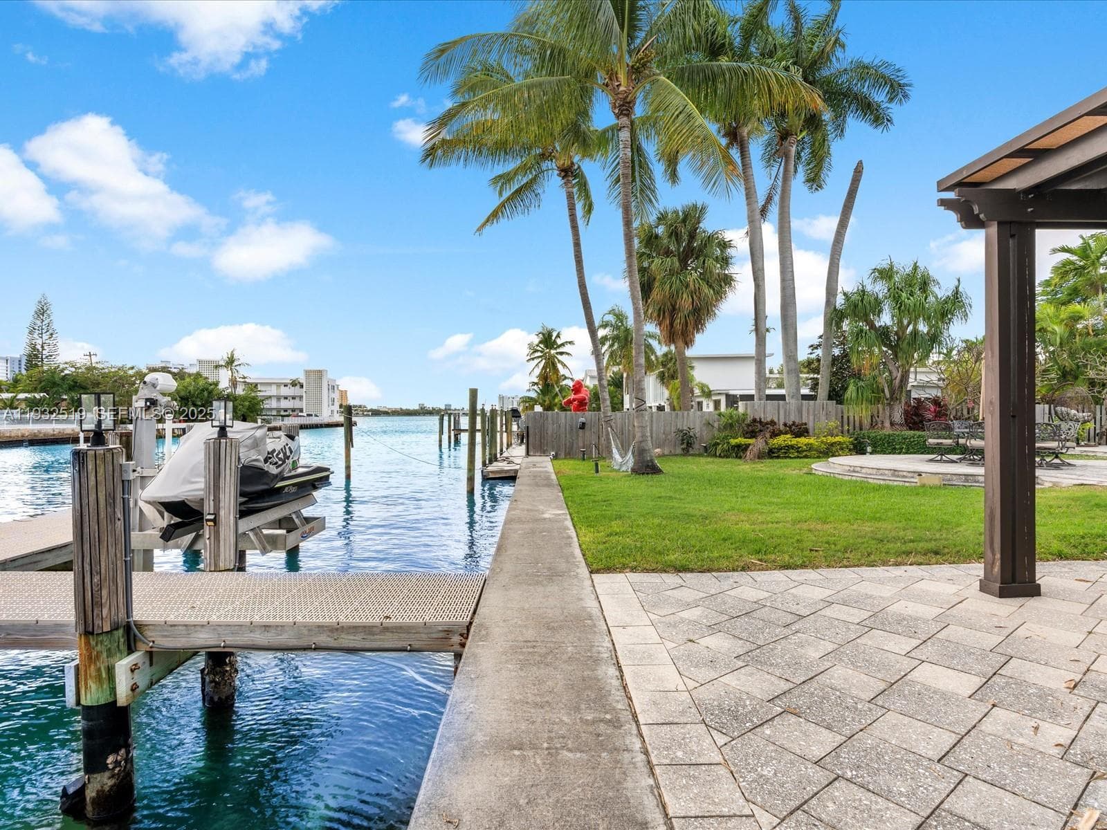 1000 Shore Dr photo 13