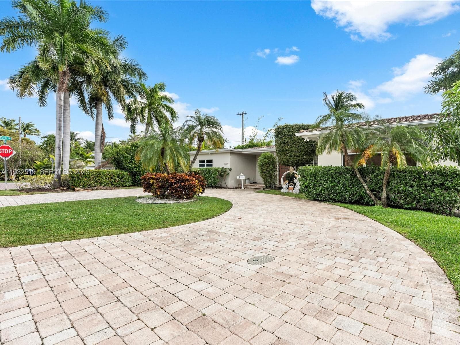 1000 Shore Dr photo 7