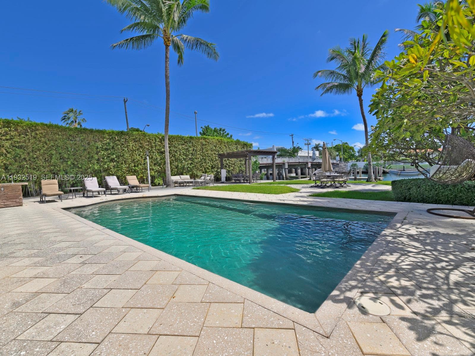 1000 Shore Dr photo 11