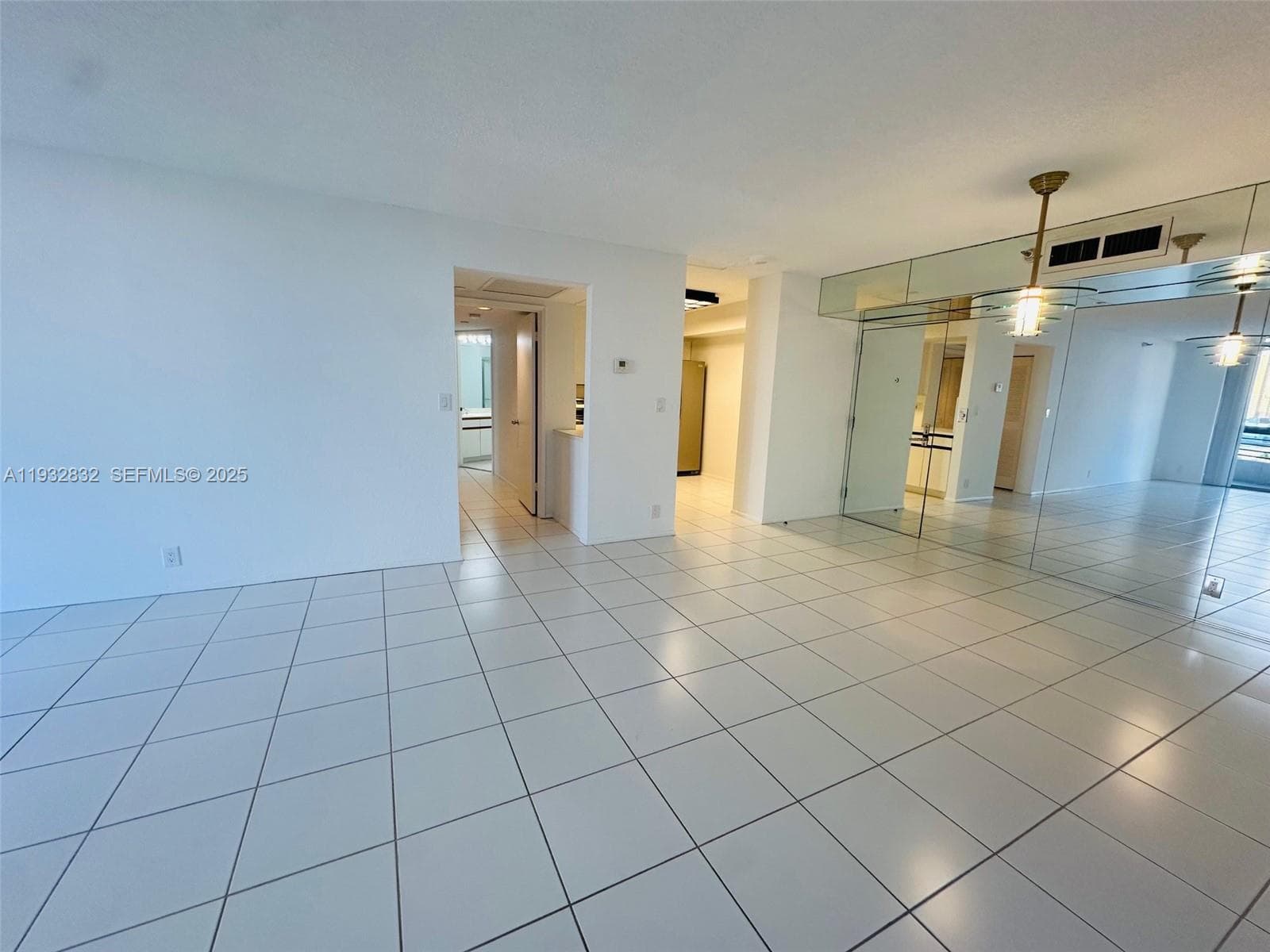 19101 NE 36th Ct 1409 photo 3