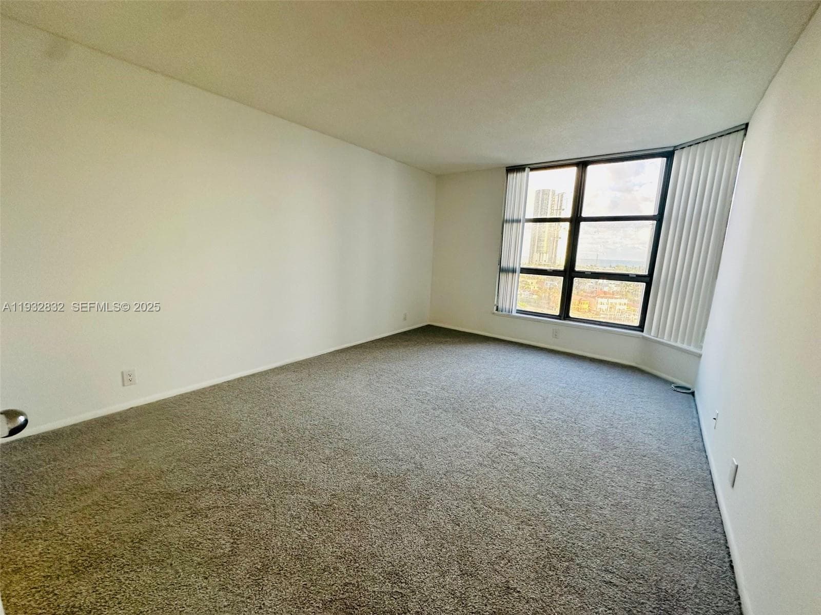 19101 NE 36th Ct 1409 photo 11