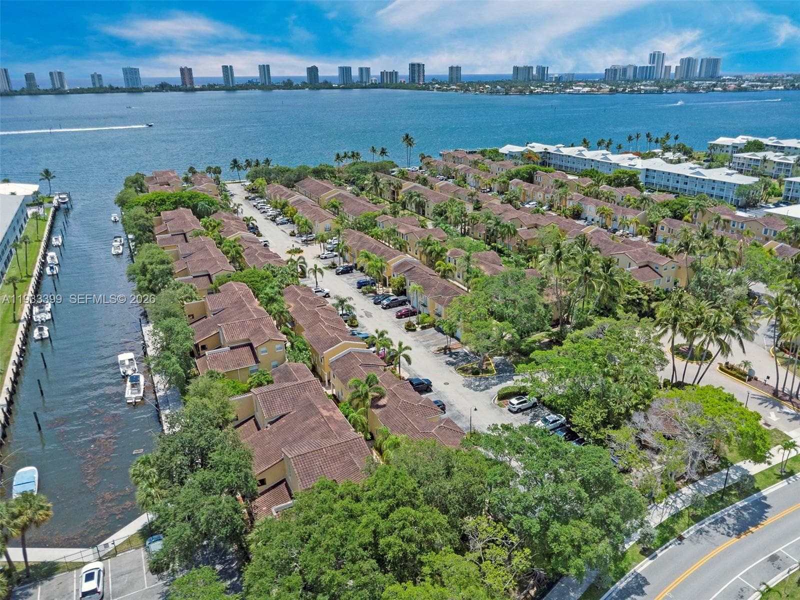 1105 Lake Shore Dr 3