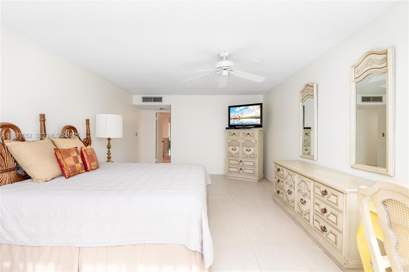 2751 S Ocean Dr 208S photo 21