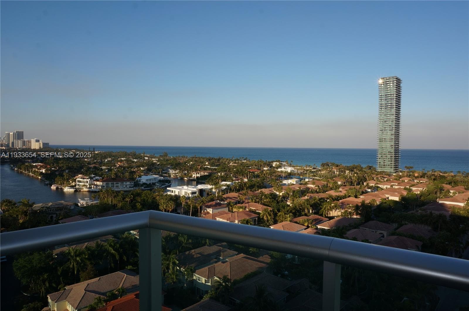 19390 Collins Ave PH-26 photo 3
