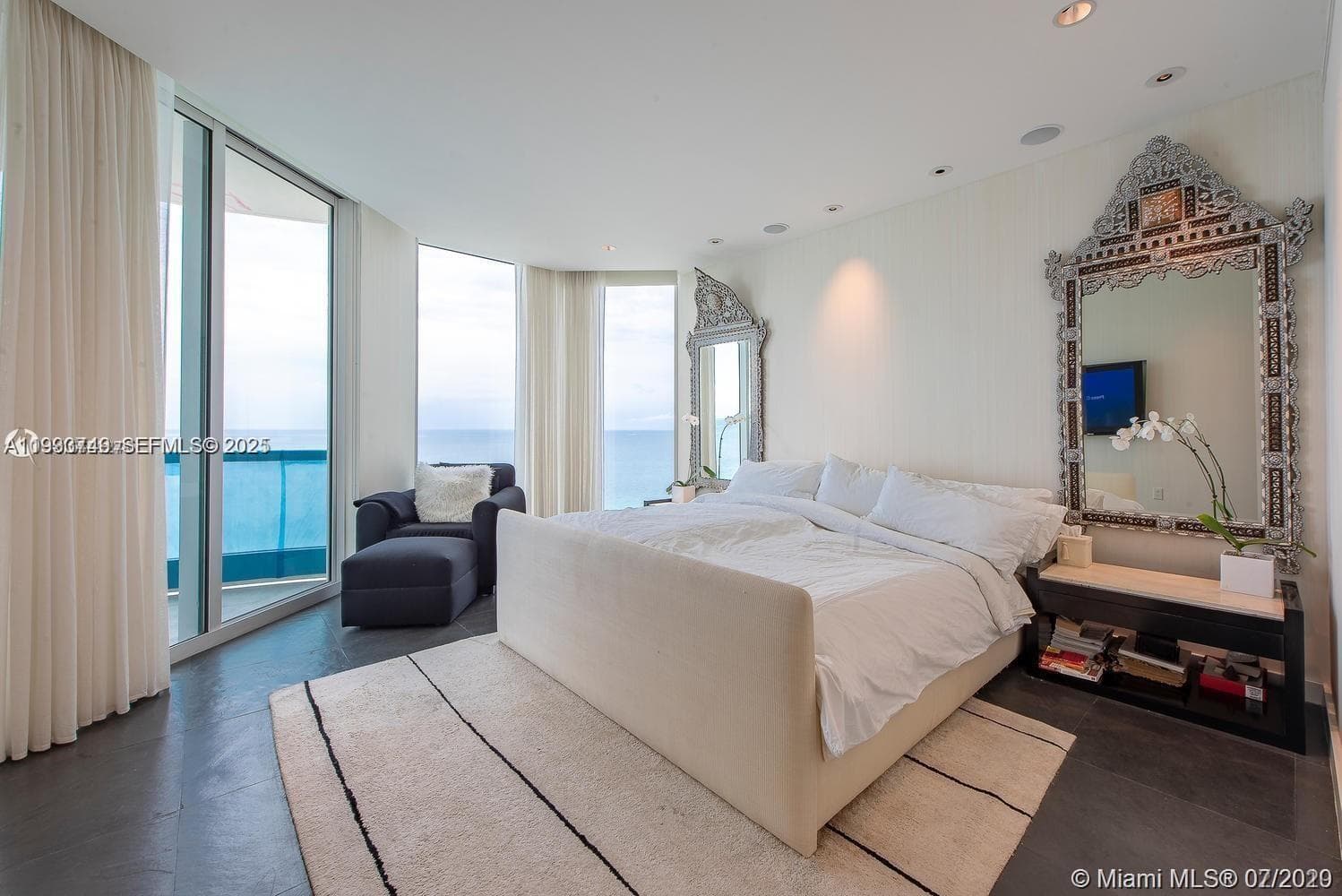 16051 Collins Ave 5