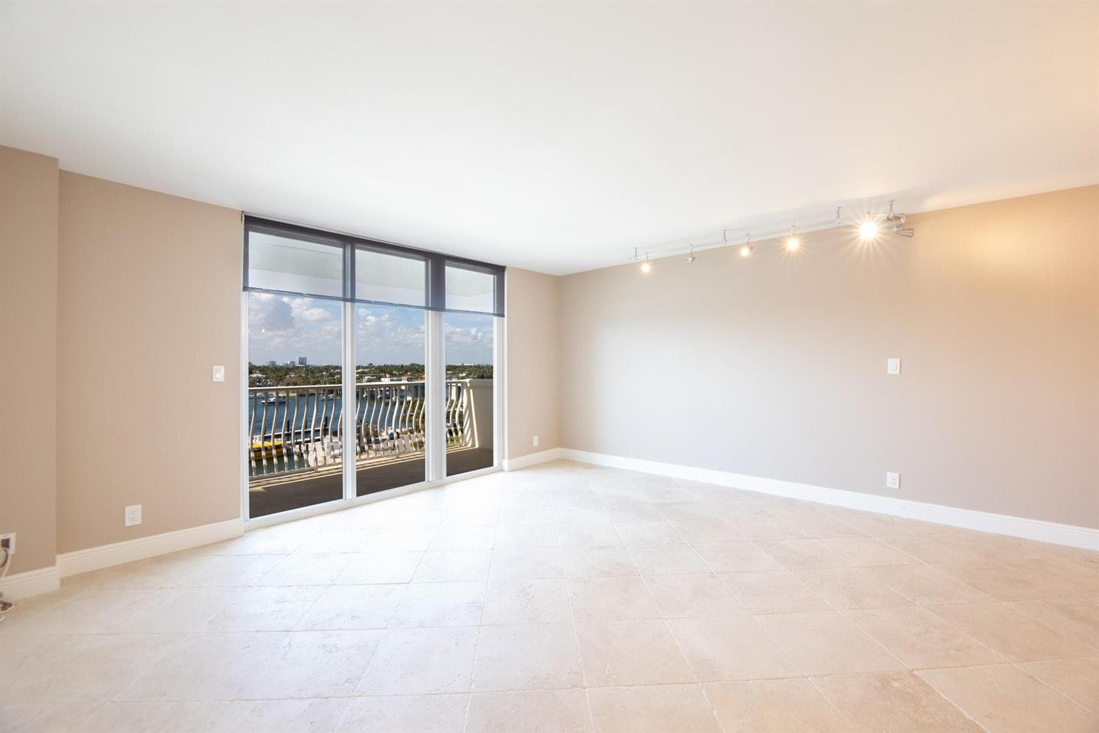 1 Las Olas Circle 605 photo 3