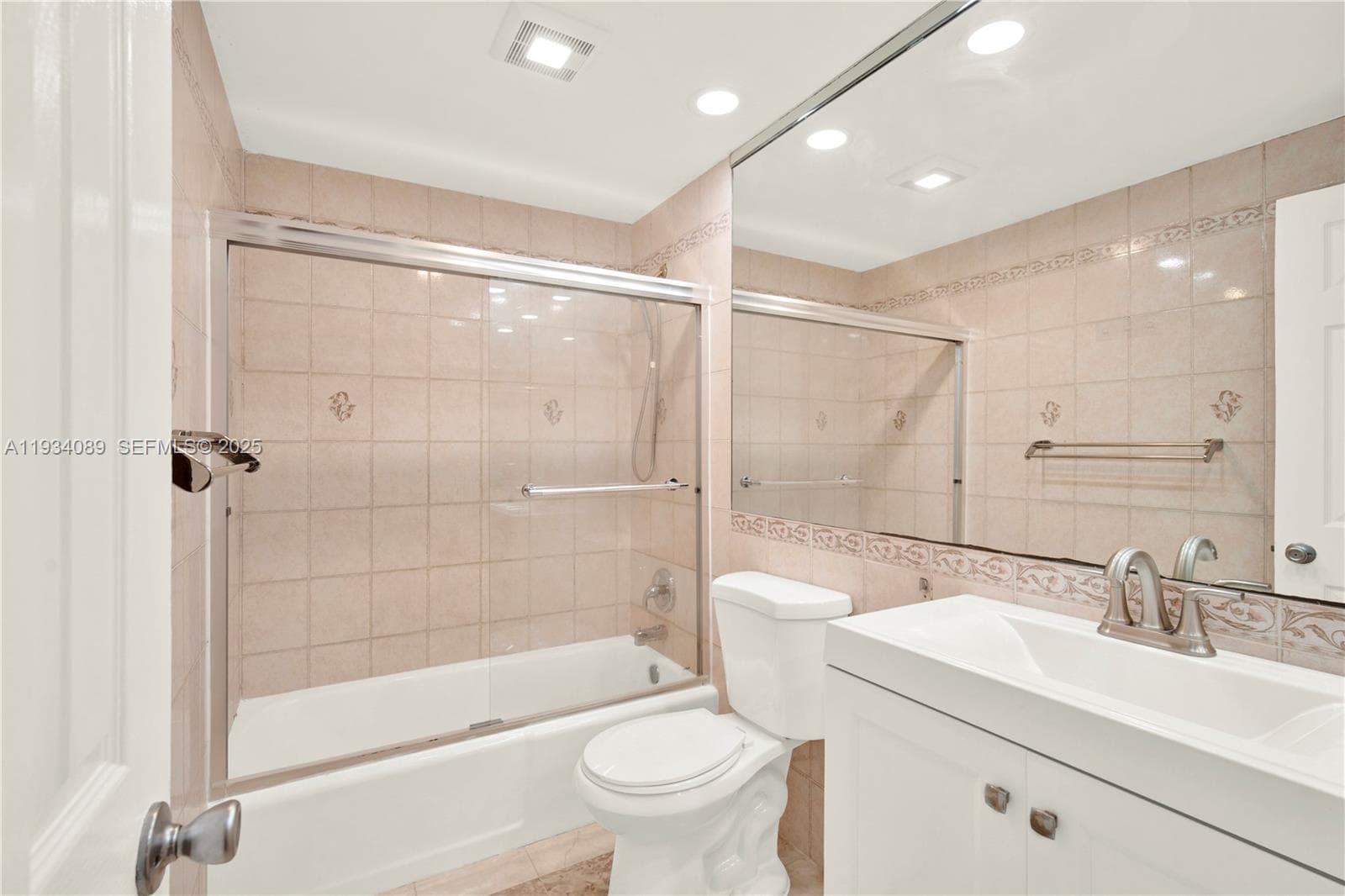 400 Kings Point Dr 1604 photo 16