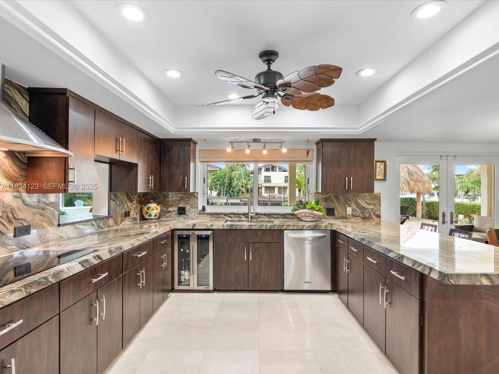 624 Palm Dr photo 17