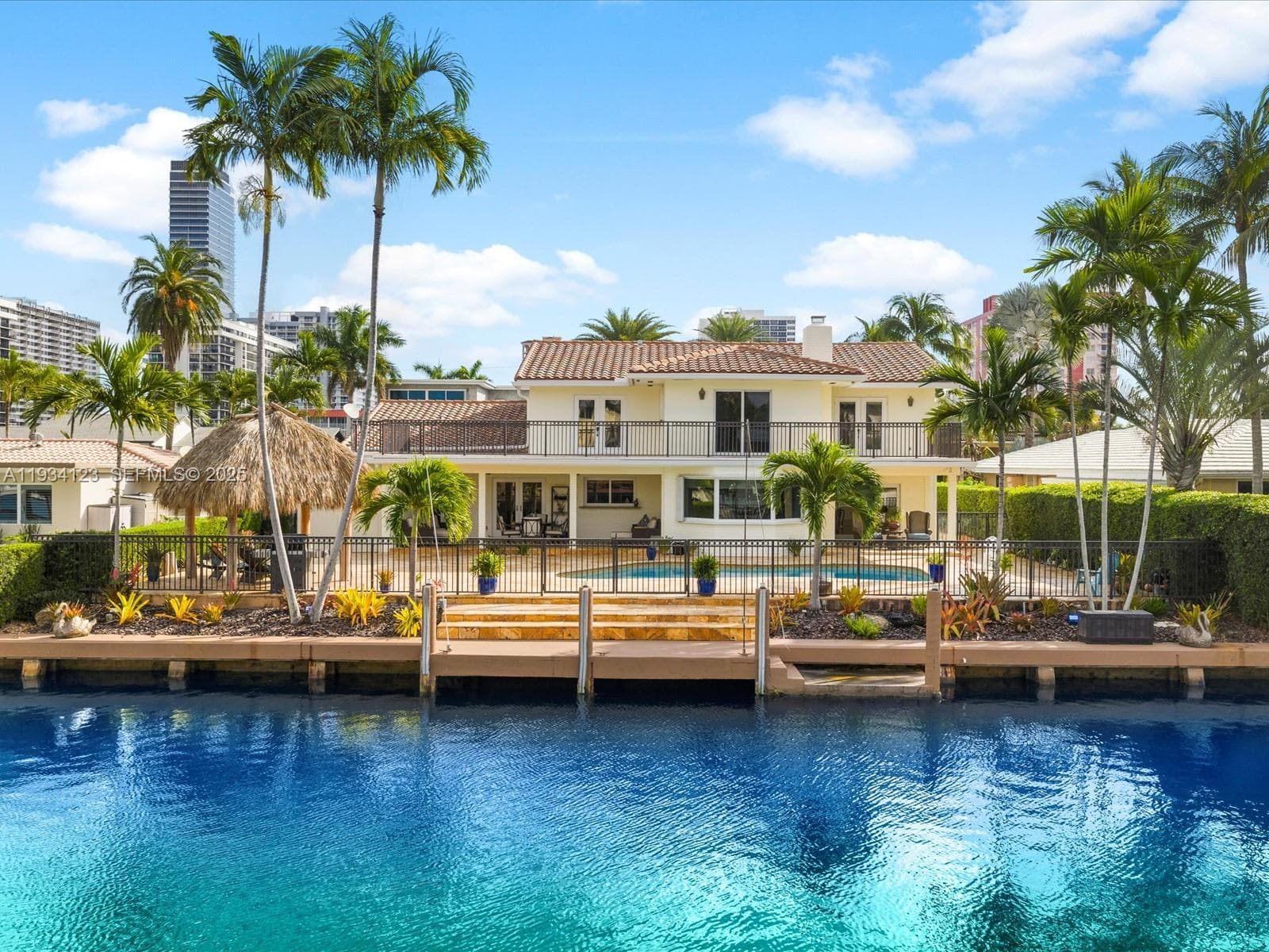 624 Palm Dr 1