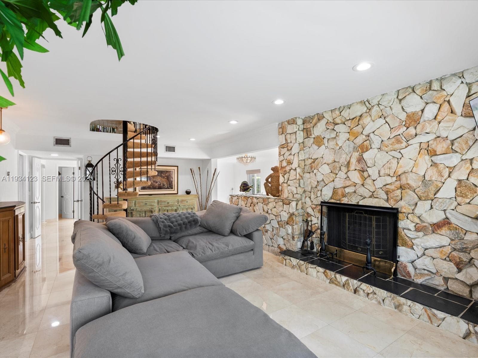 624 Palm Dr photo 14