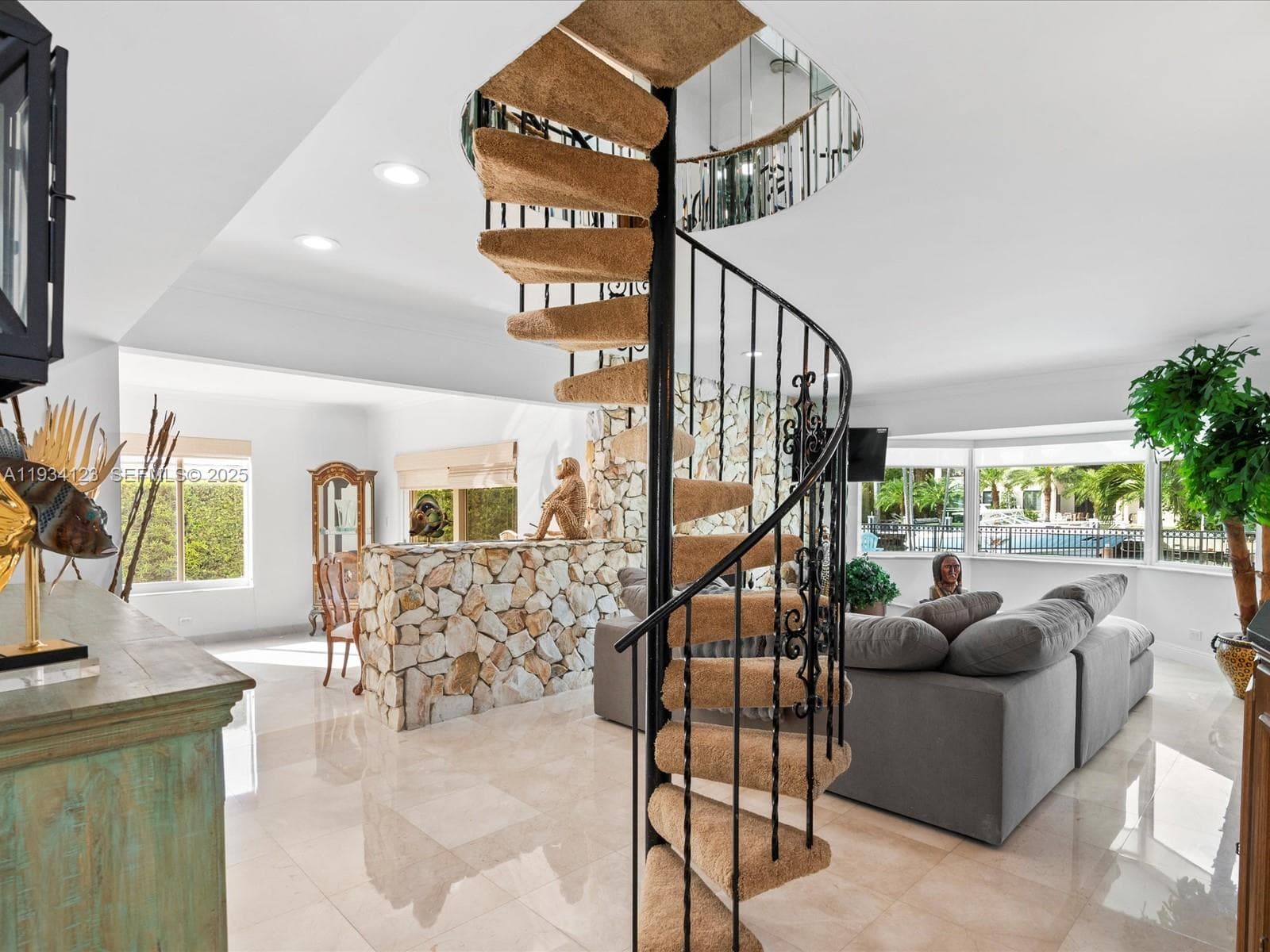 624 Palm Dr photo 15