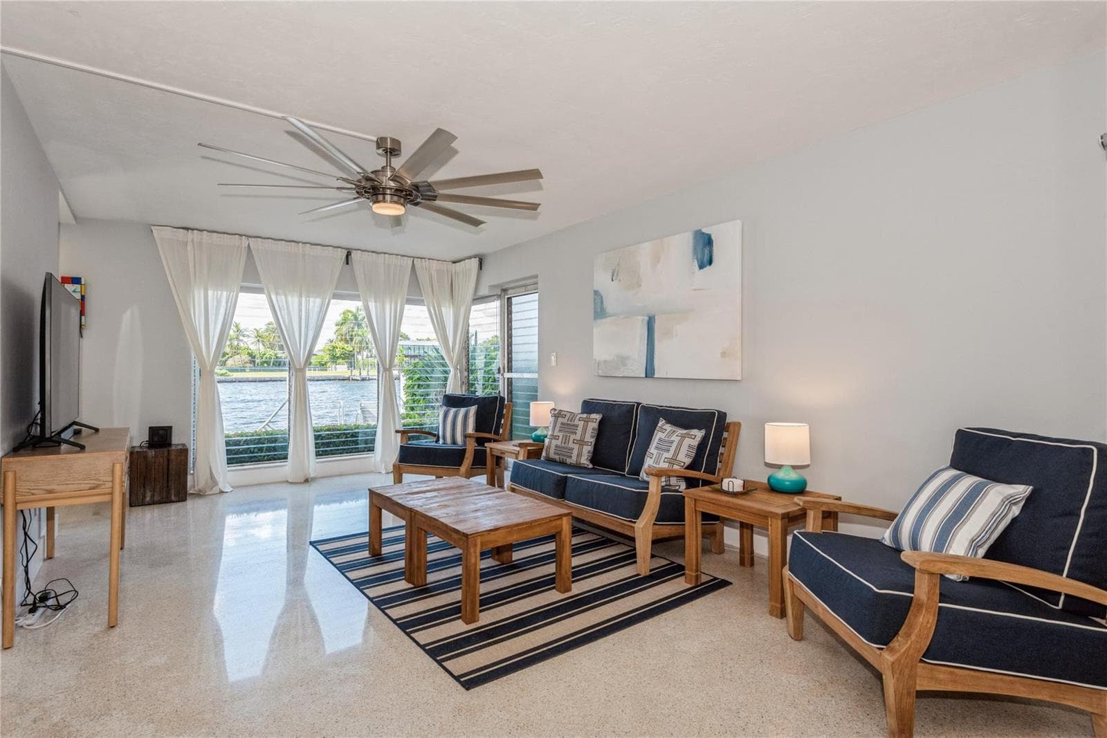 561 Bayshore Drive 6 photo 3