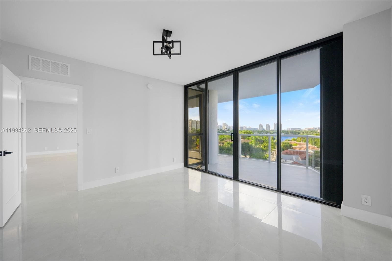 20281 E Country Club Dr 501 photo 17