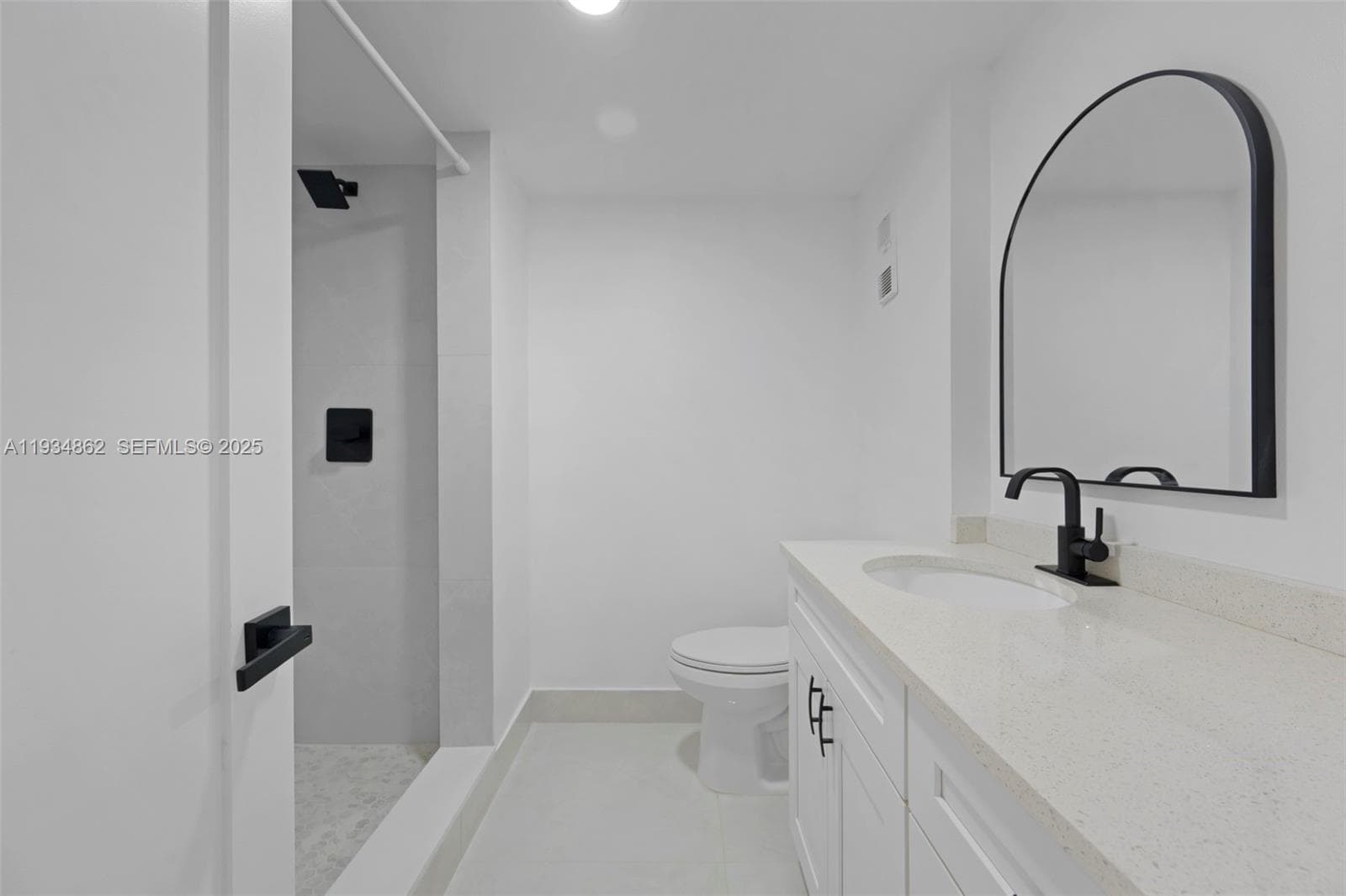 20281 E Country Club Dr 501 photo 16