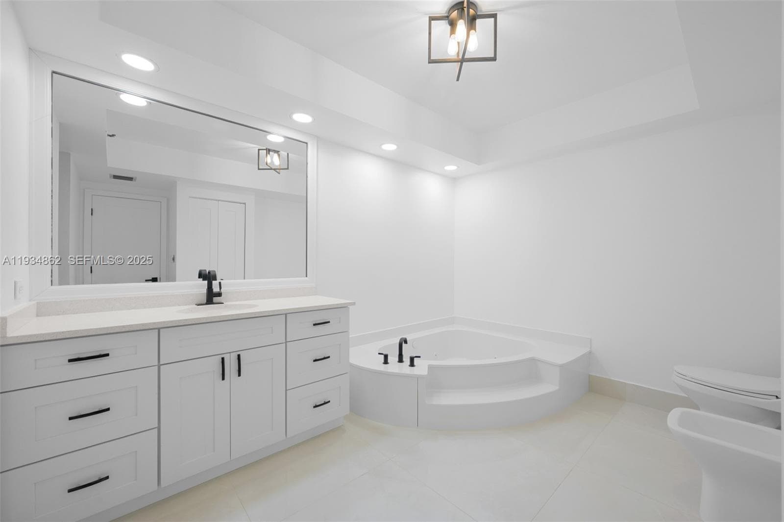 20281 E Country Club Dr 501 photo 12