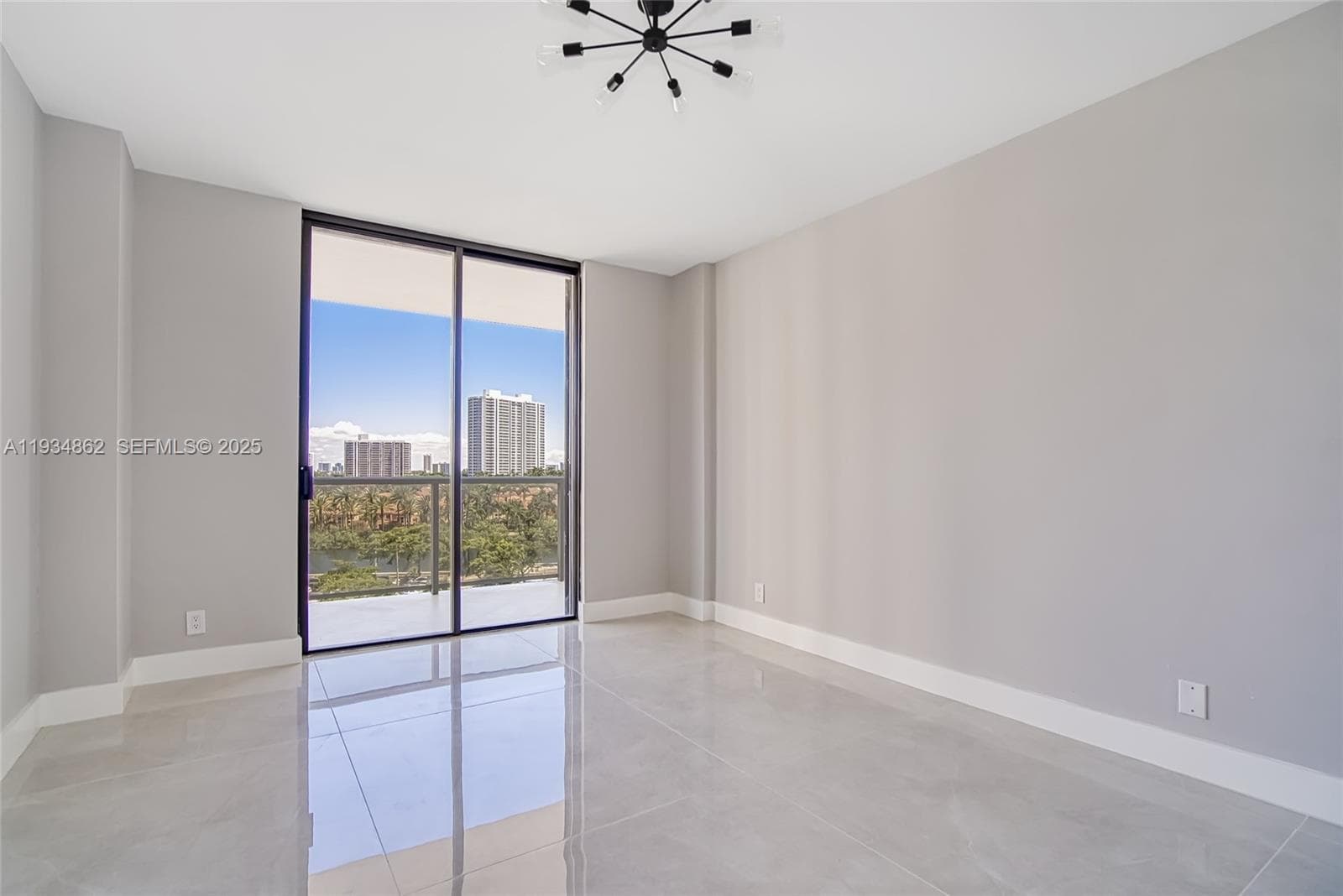 20281 E Country Club Dr 501 photo 14