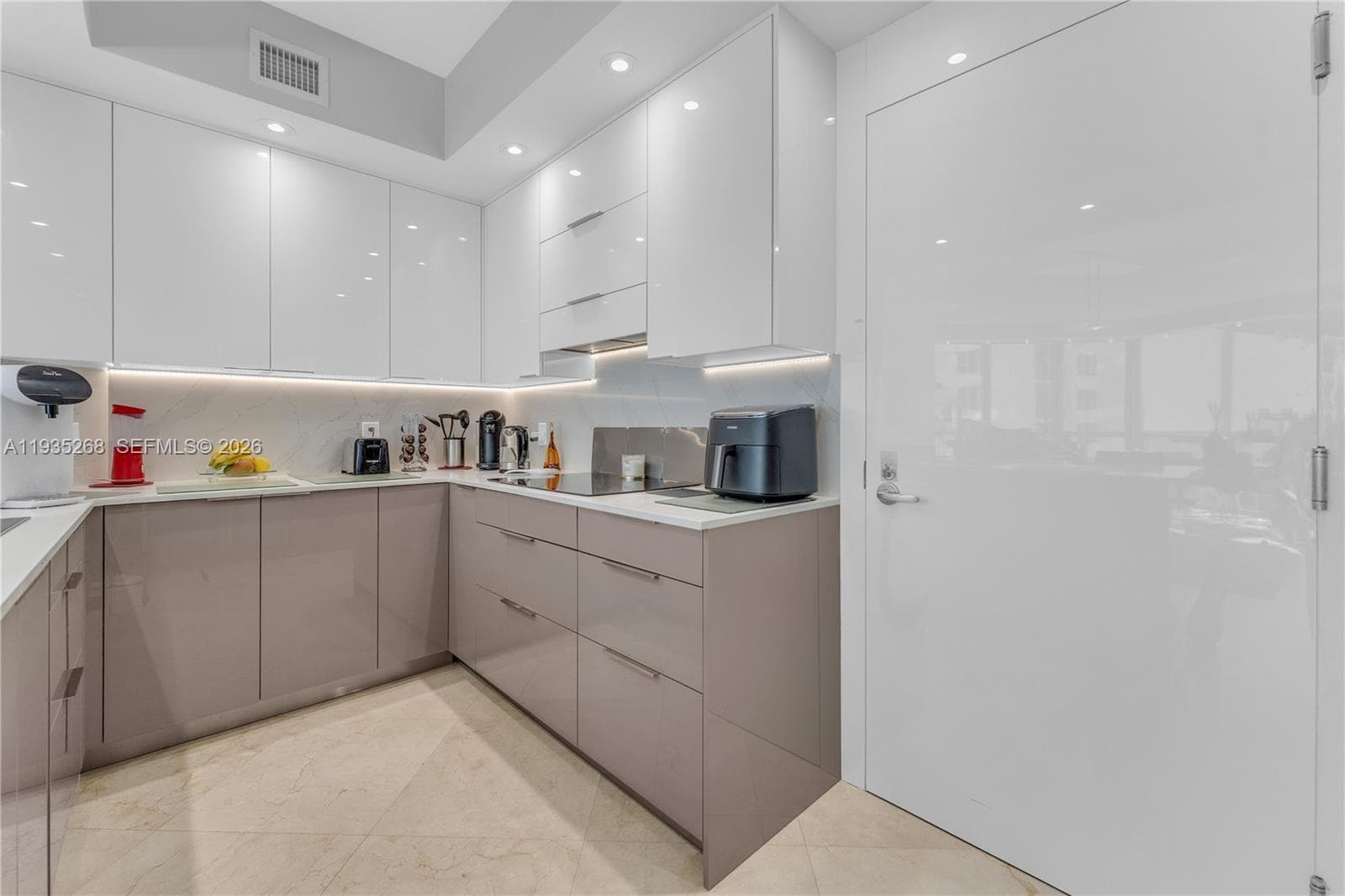 3101 Ocean Dr 606 photo 13