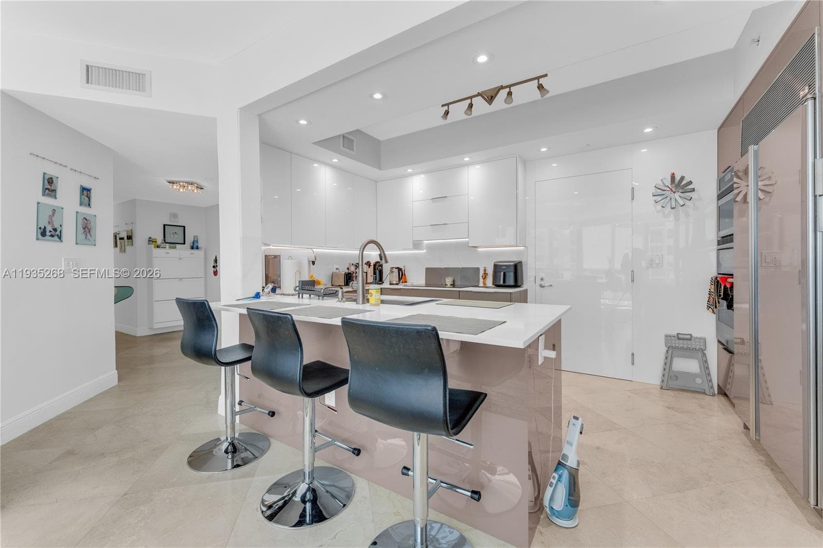 3101 Ocean Dr 606 photo 11