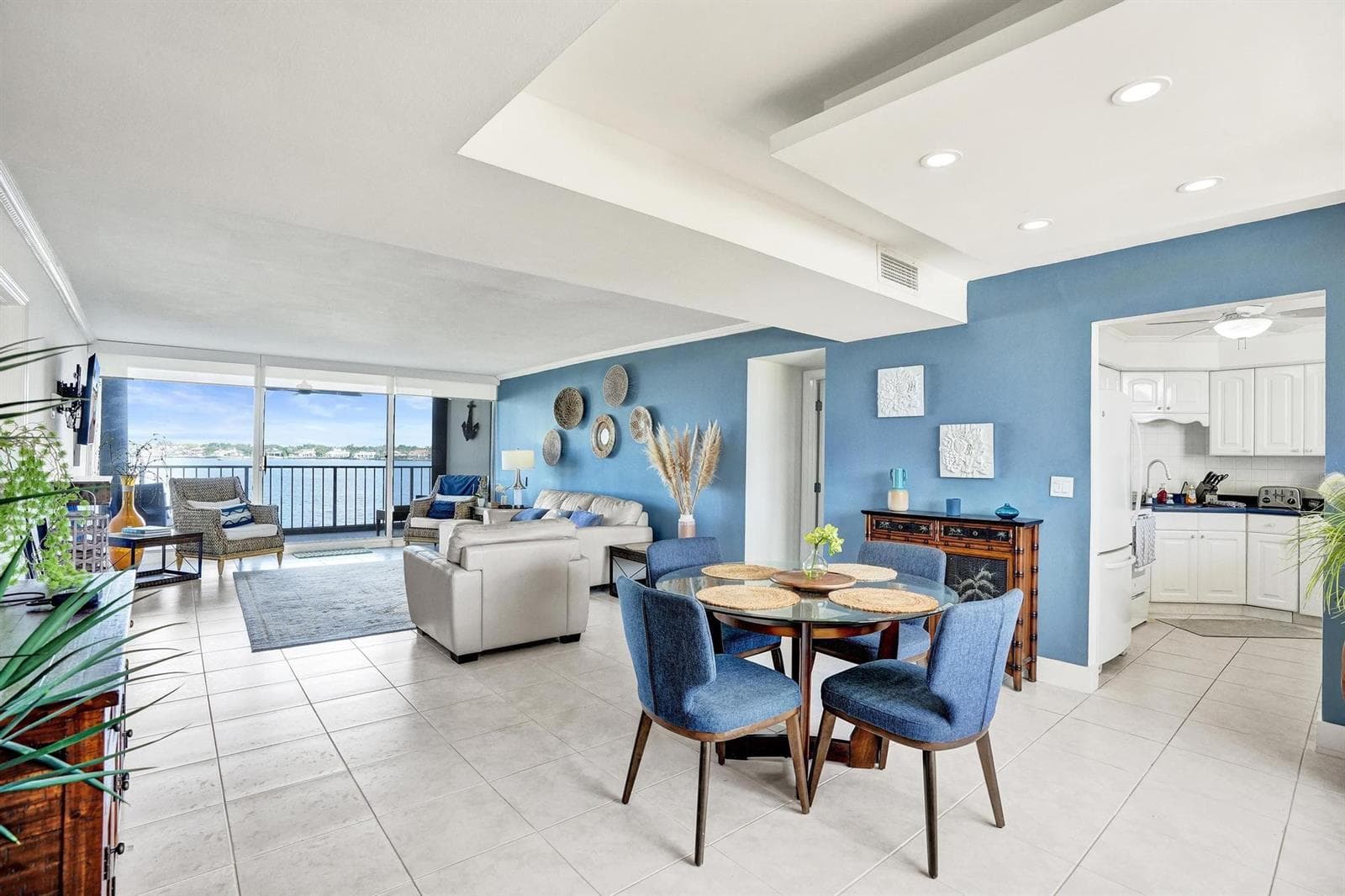 132 Lakeshore Drive #317 5