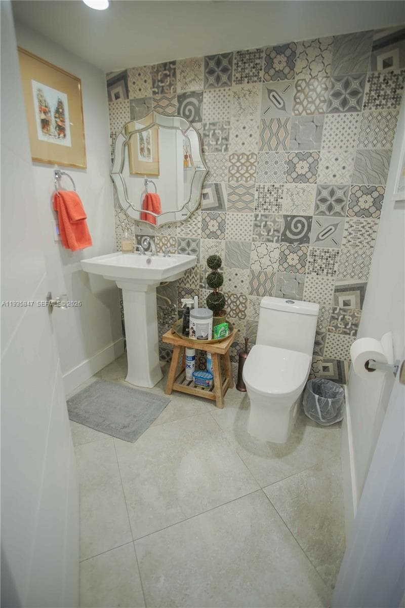 5880 Collins Ave 302 photo 14