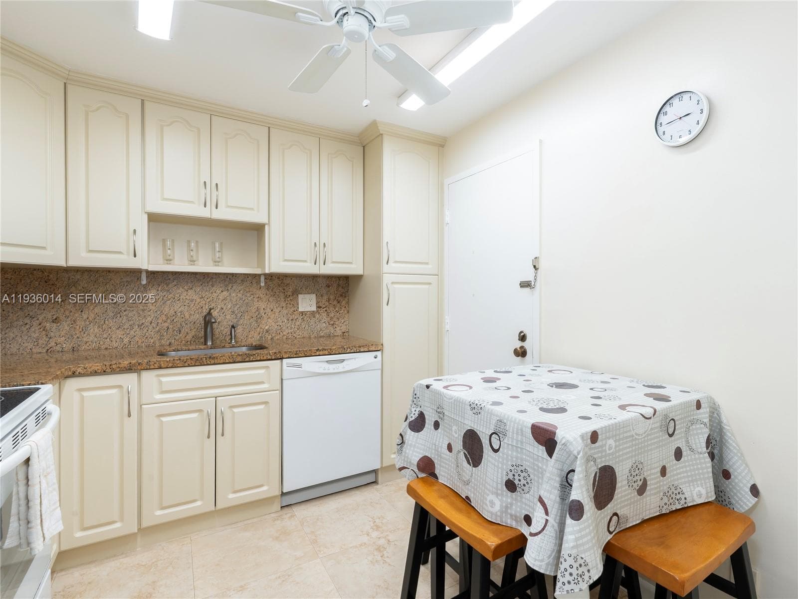 3725 Ocean Dr 1606 photo 7