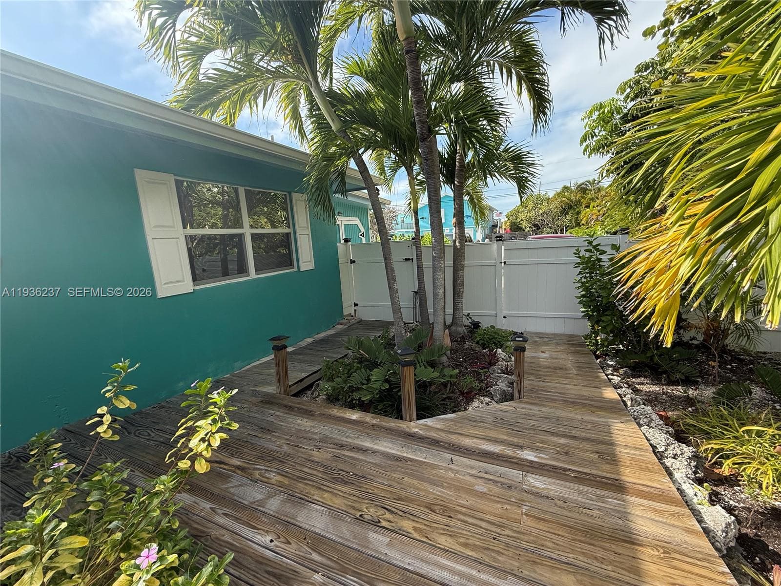 715 Caribbean Dr E 2