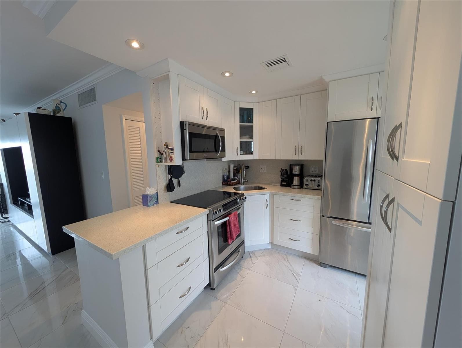 3209 S Ocean Drive #4E 4