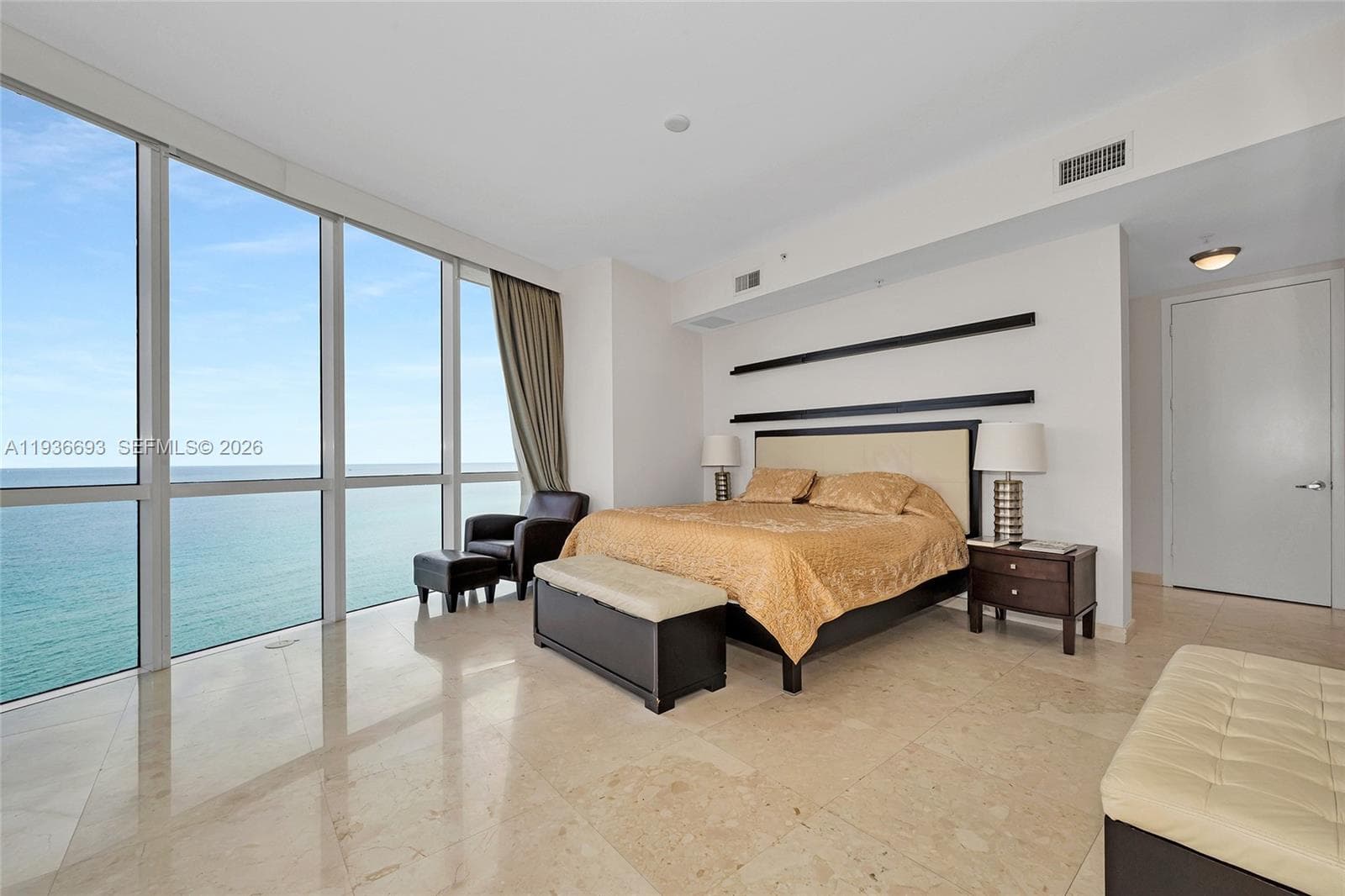 18101 Collins Ave 4