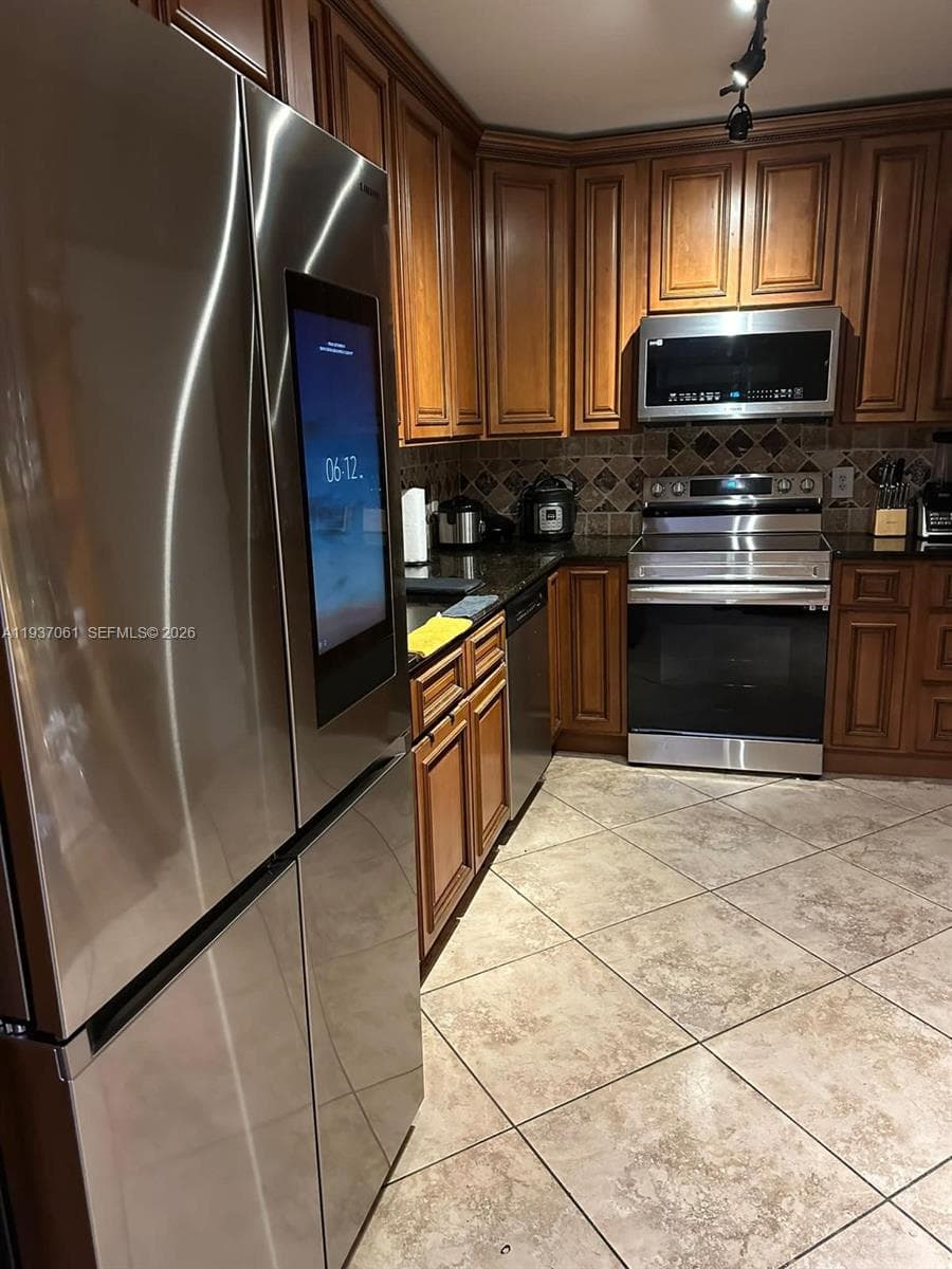 3801 S Ocean Dr 4P photo 9