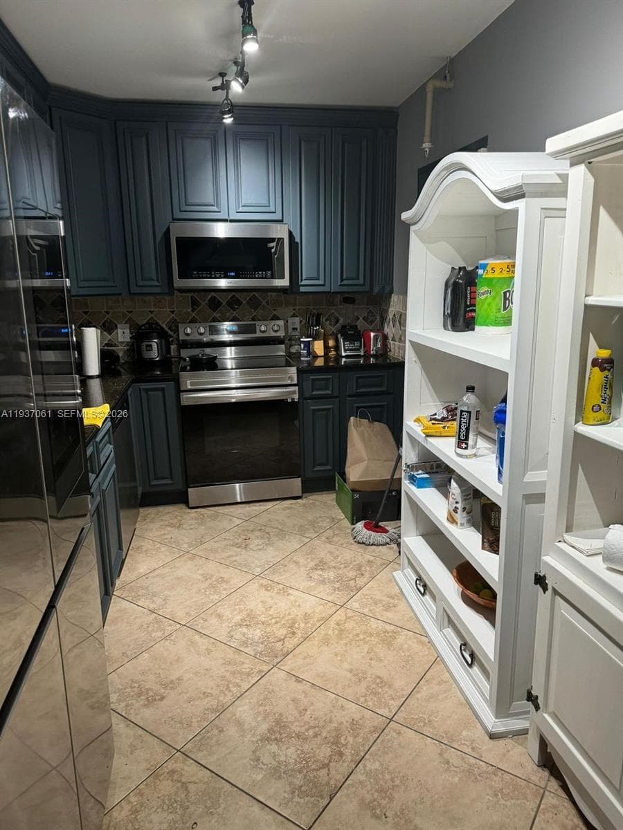 3801 S Ocean Dr 4P photo 8