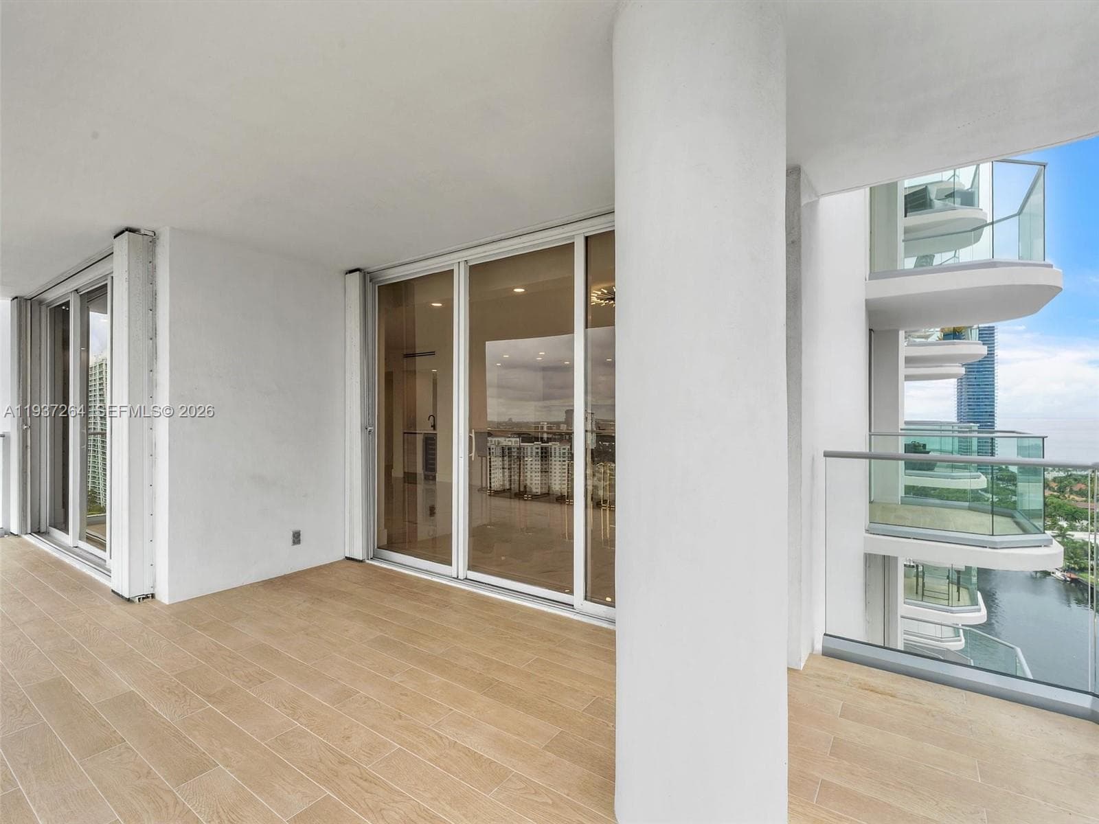 19707 Turnberry way 25D photo 13