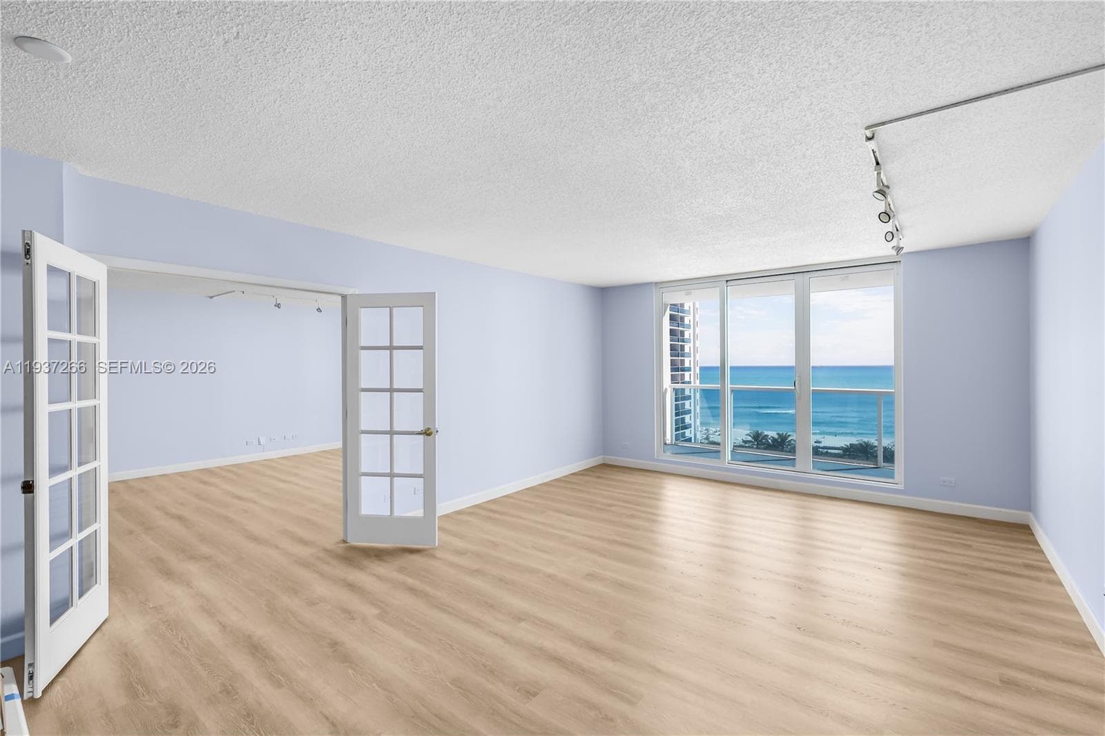 2301 Collins Ave 5