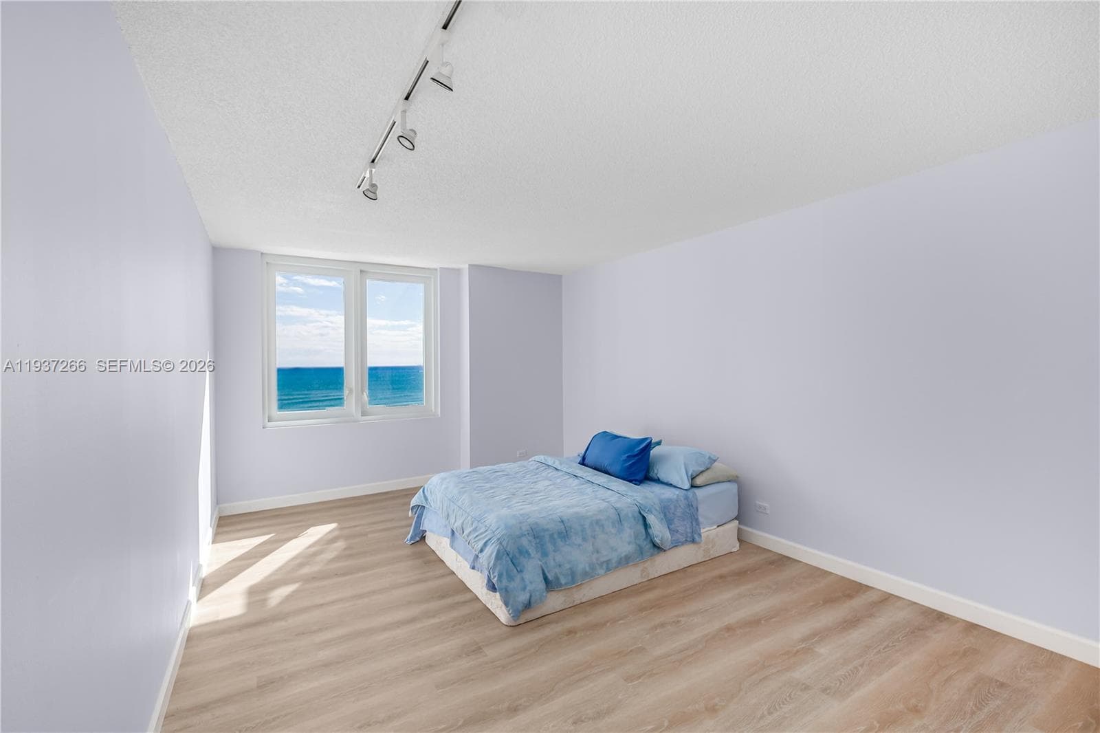 2301 Collins Ave 1038/1039 photo 14