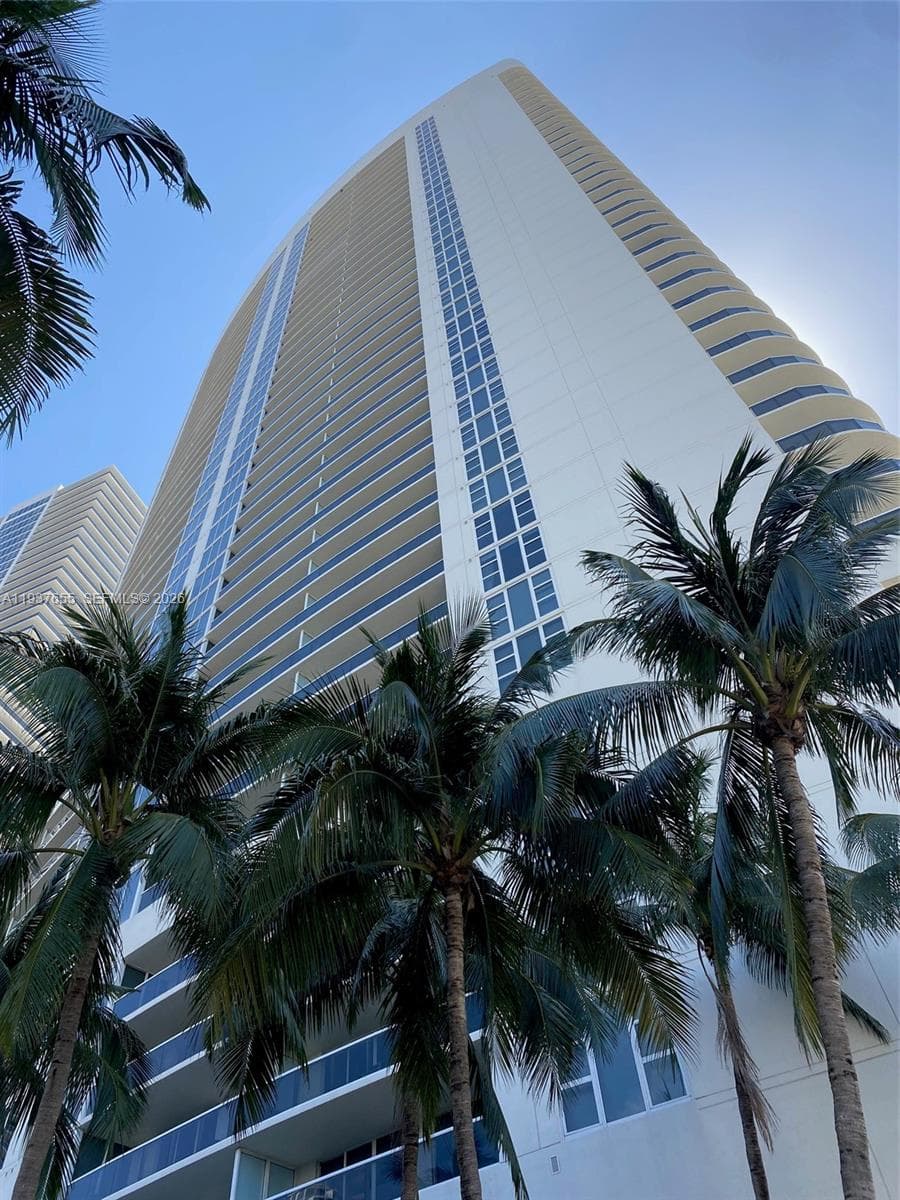 1850 Ocean Dr 3