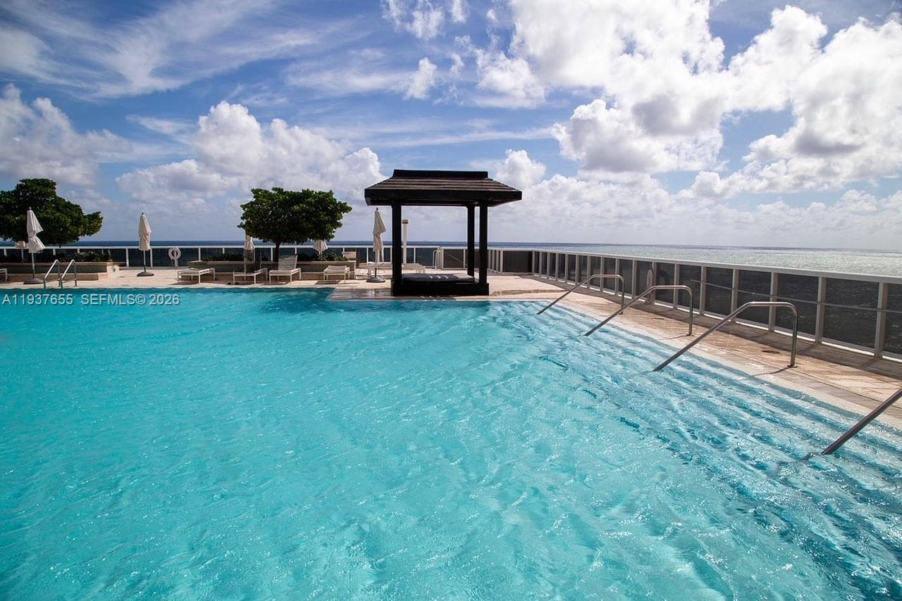 1850 Ocean Dr 5
