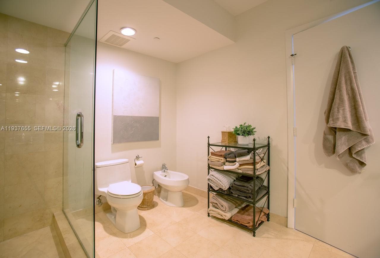 1850 Ocean Dr 1004 photo 21
