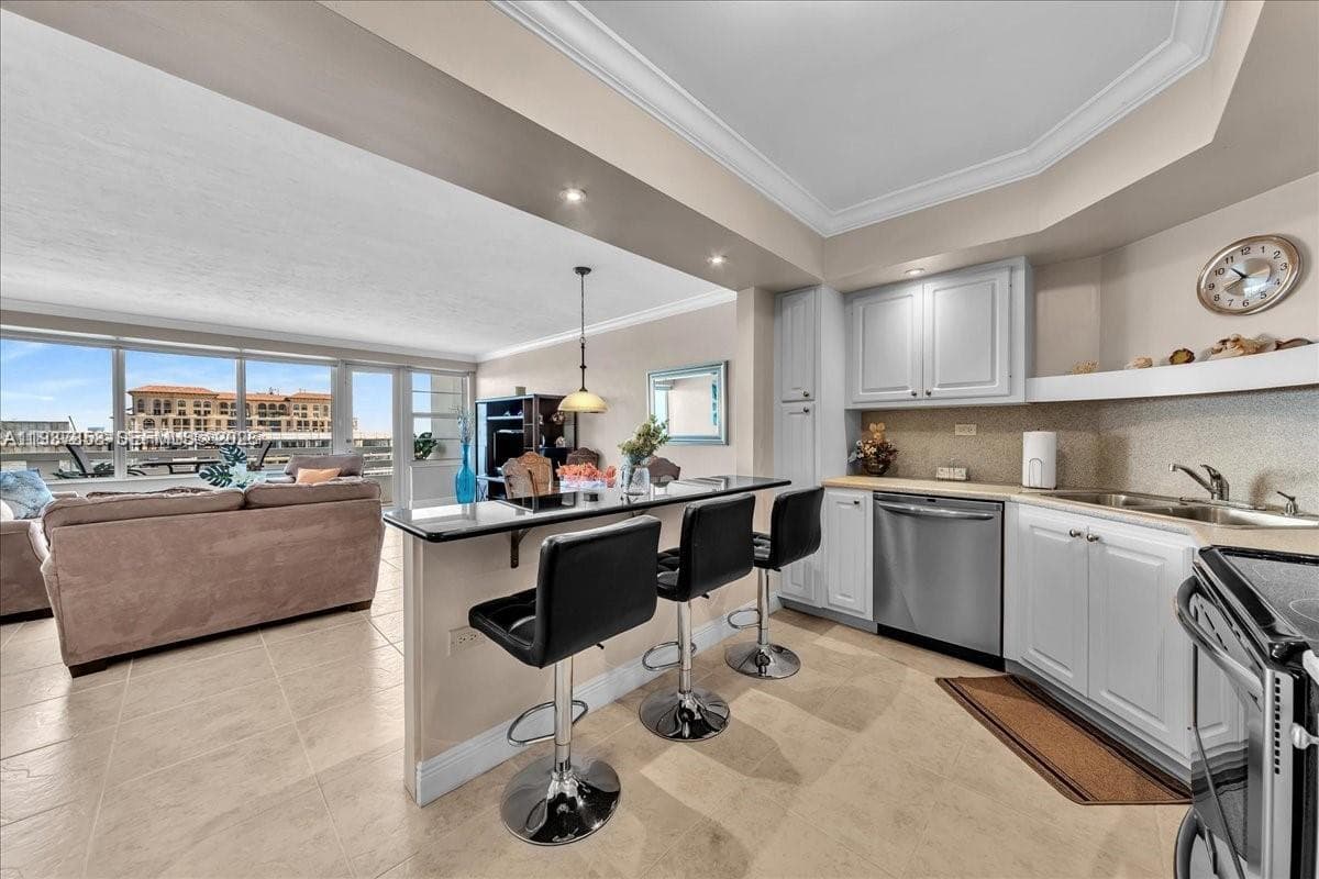 3111 Ocean Dr 2