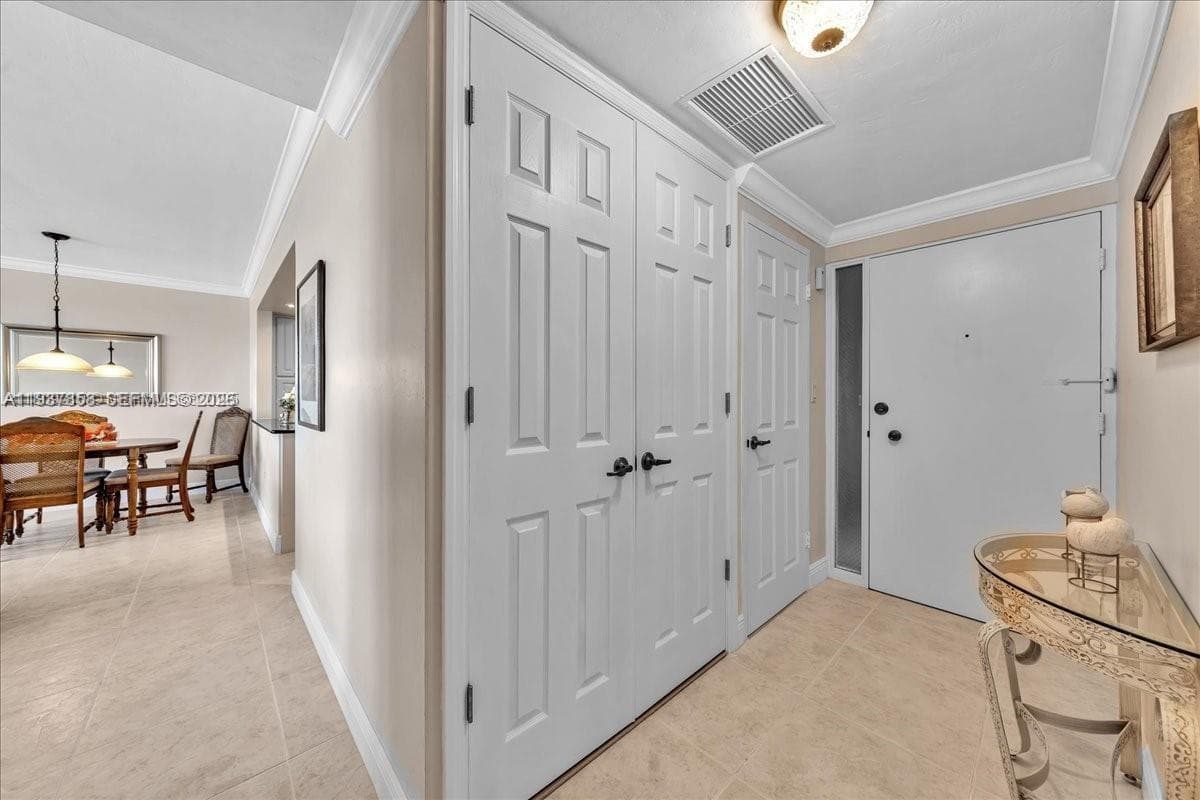 3111 Ocean Dr 904 photo 20