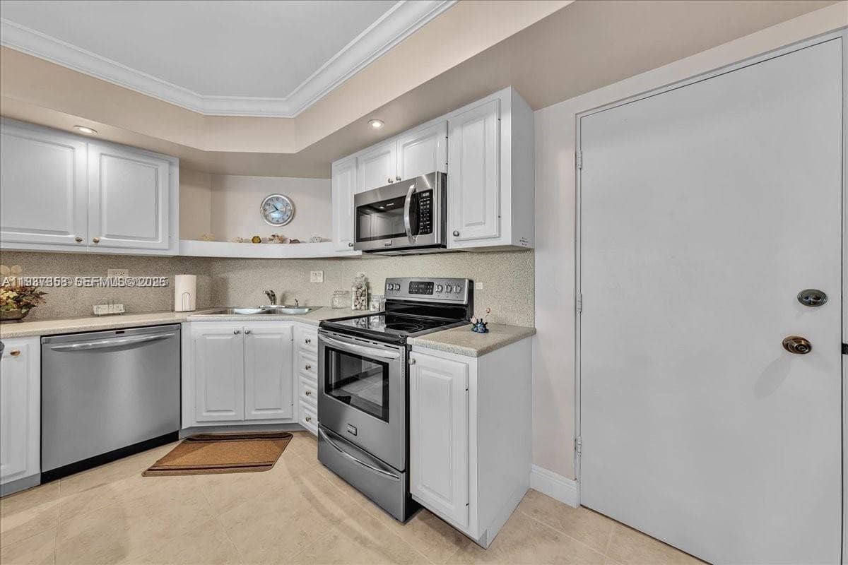 3111 Ocean Dr 4