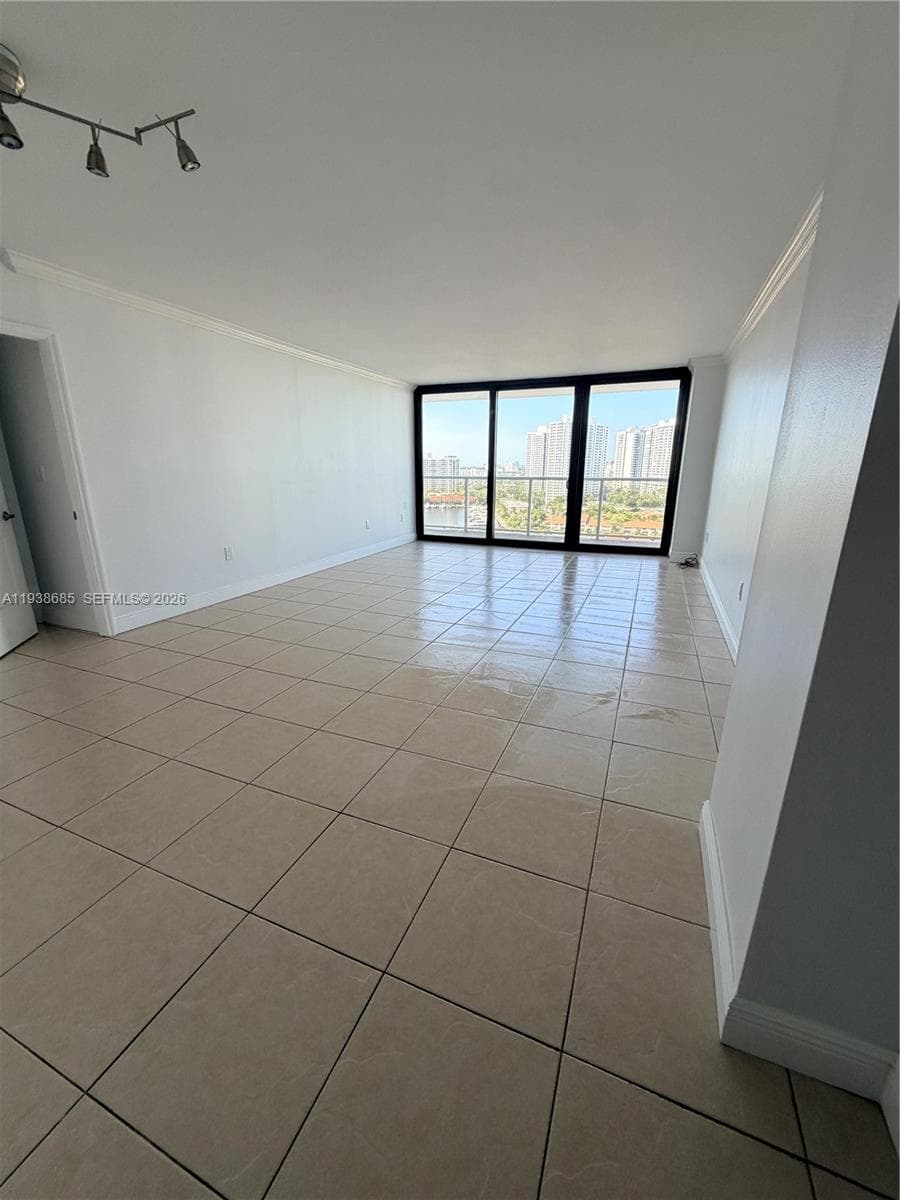 3701 N Country Club Dr 1901 photo 17