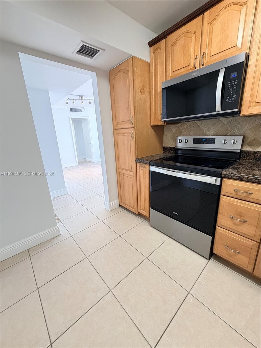 3701 N Country Club Dr 1901 photo 3