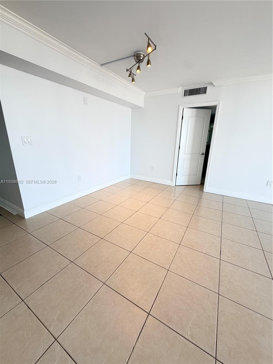 3701 N Country Club Dr 1901 photo 20