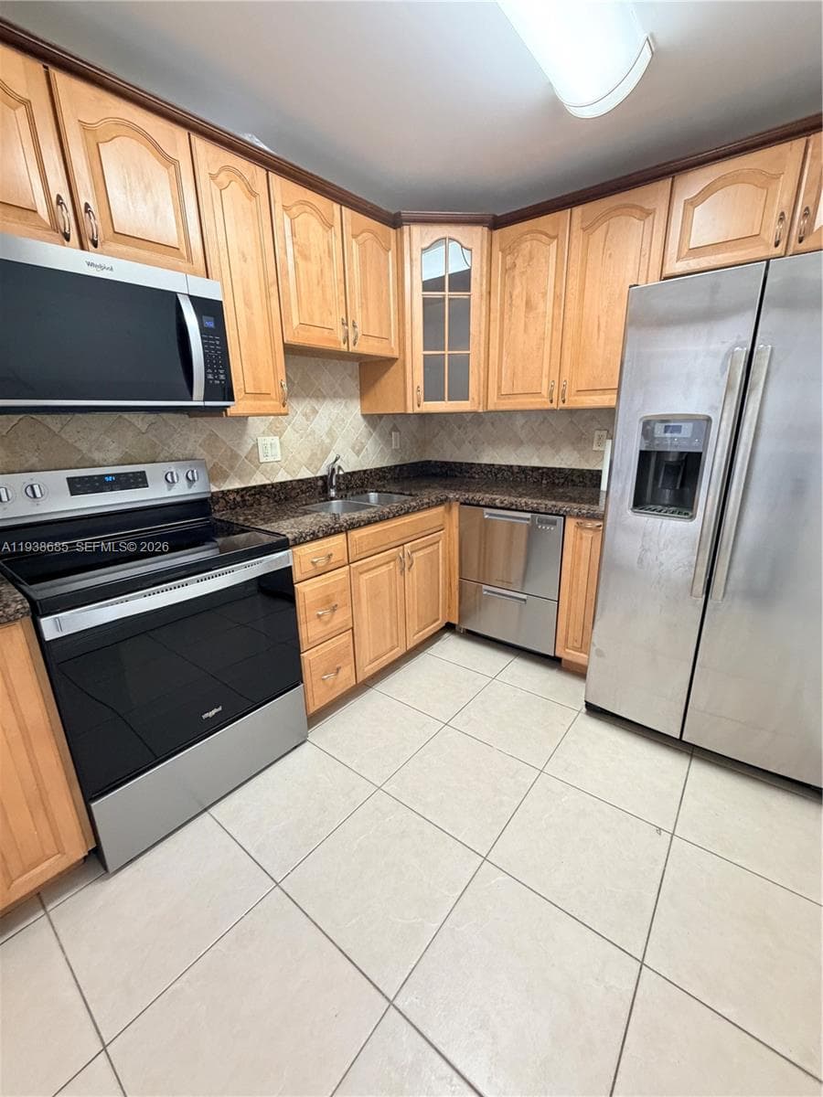 3701 N Country Club Dr 1901 photo 4