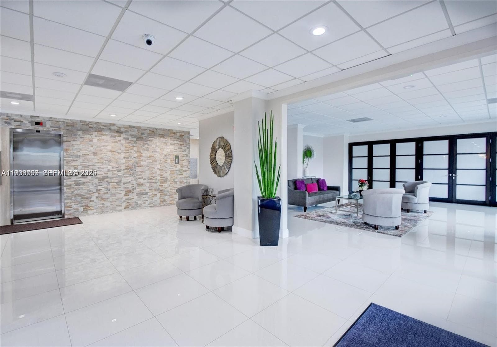 2049 Ocean Dr 701 photo 23