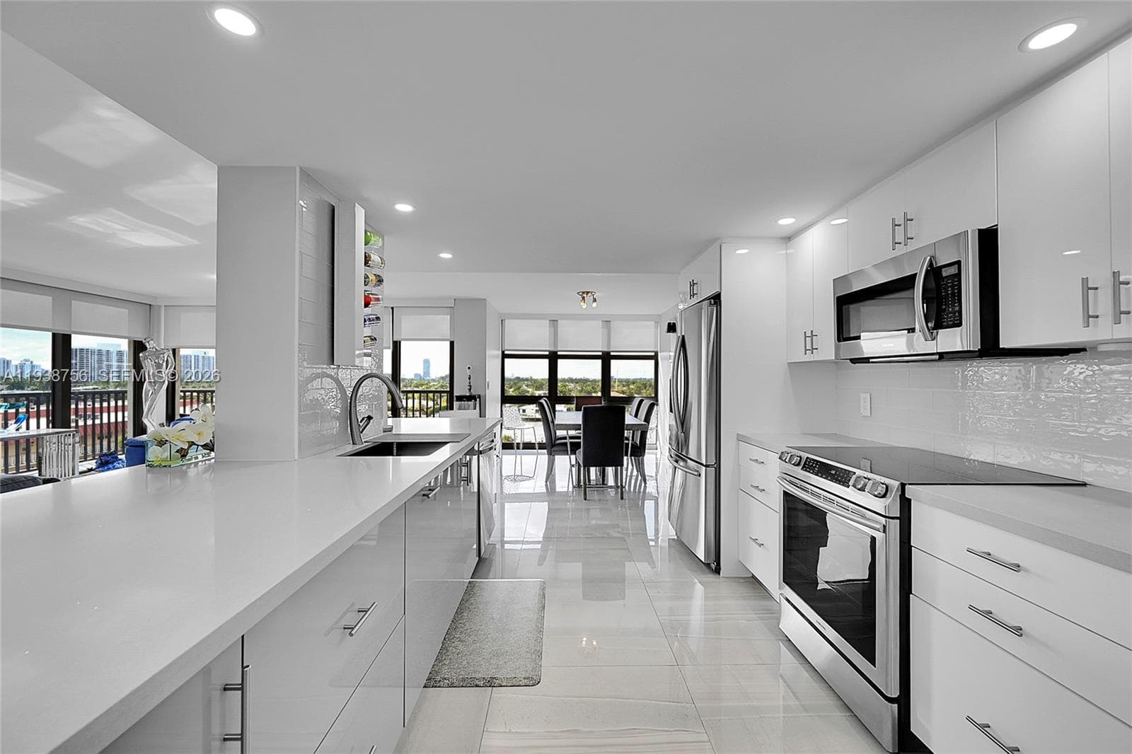 2049 Ocean Dr 2