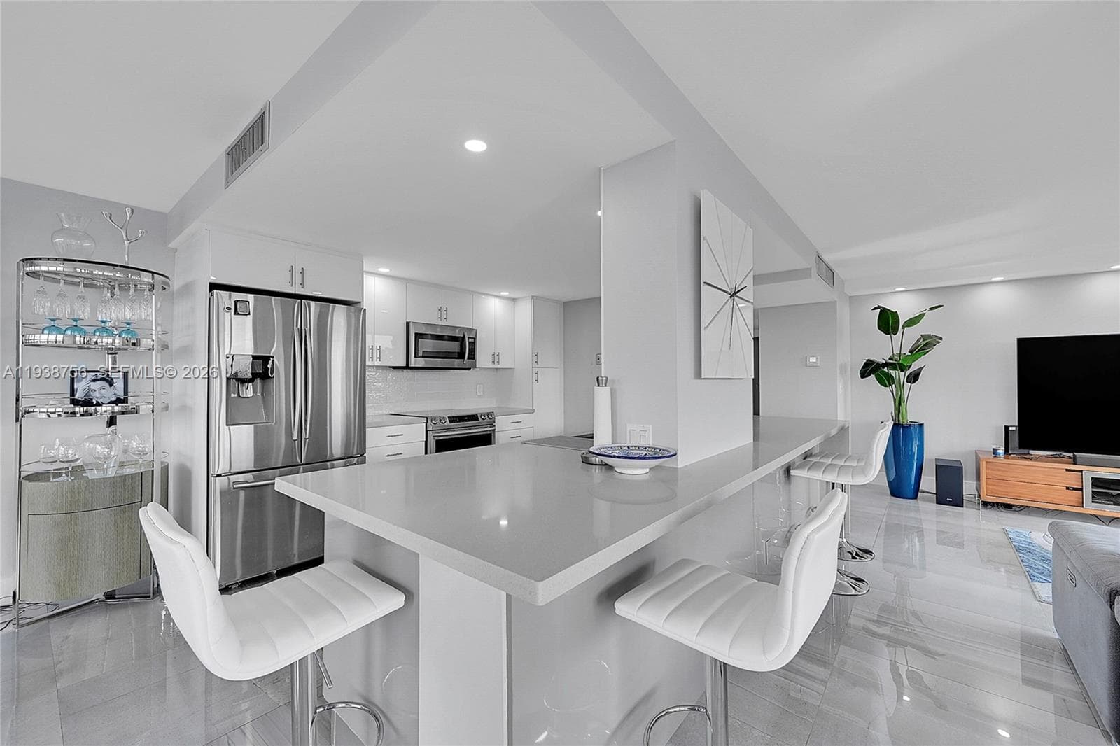 2049 Ocean Dr 701 photo 7
