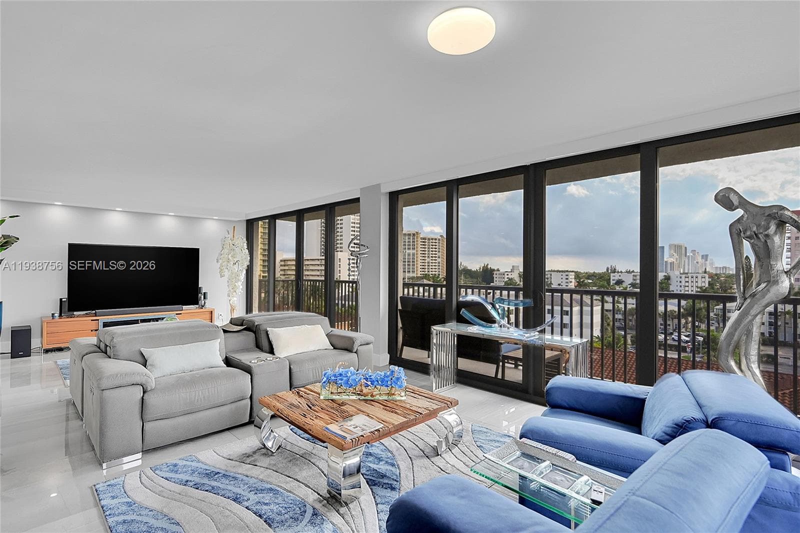 2049 Ocean Dr 1